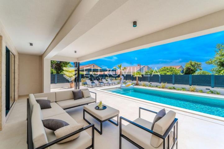 Zadar, Privlaka, ekskluzivna moderna vila s bazenom i wellness zonom