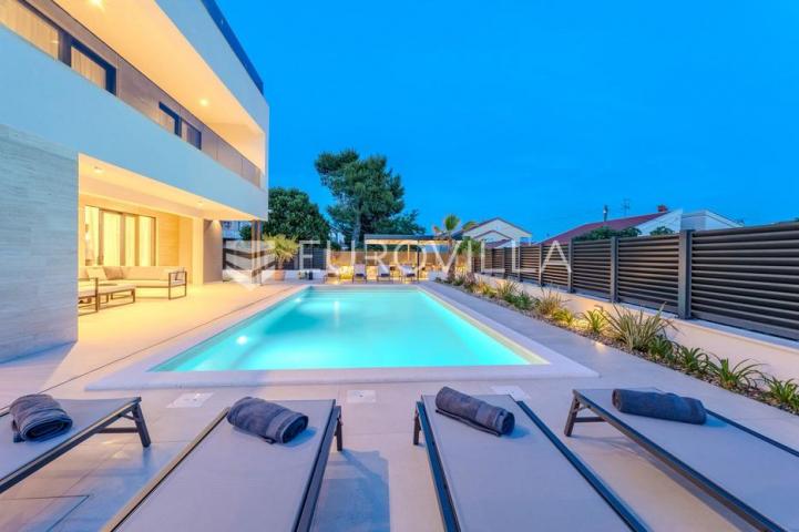 Zadar, Privlaka, ekskluzivna moderna vila s bazenom i wellness zonom