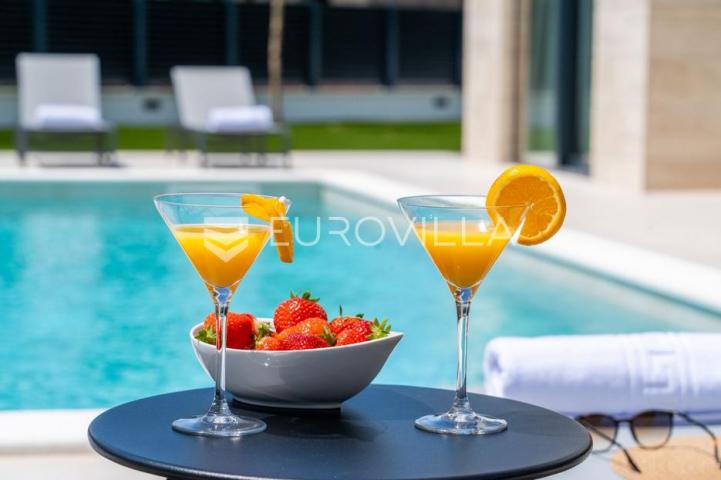 Zadar, Privlaka, ekskluzivna moderna vila s bazenom i wellness zonom