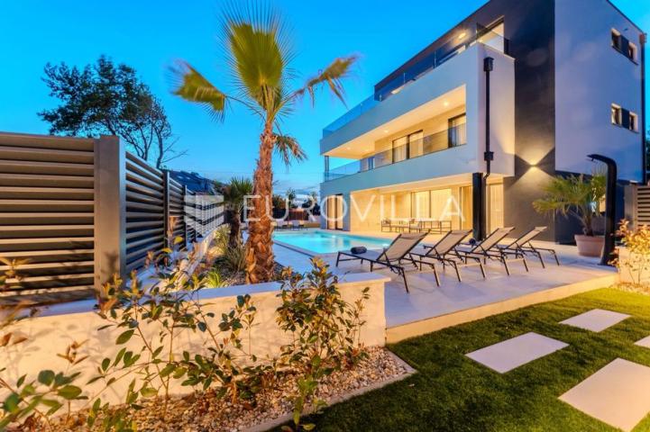 Zadar, Privlaka, ekskluzivna moderna vila s bazenom i wellness zonom