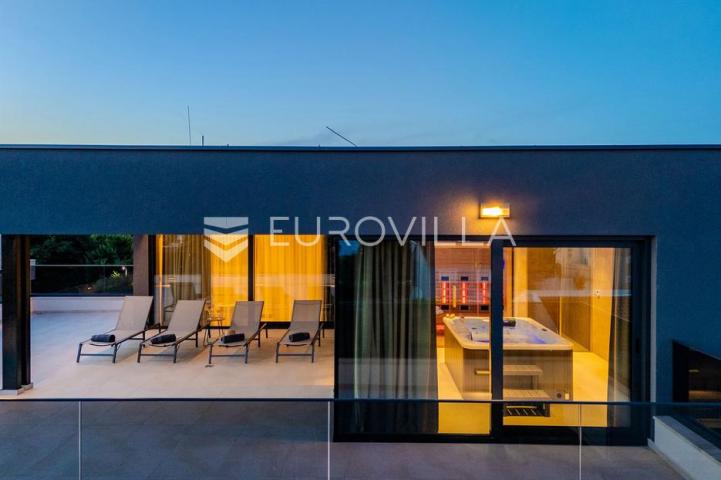 Zadar, Privlaka, ekskluzivna moderna vila s bazenom i wellness zonom