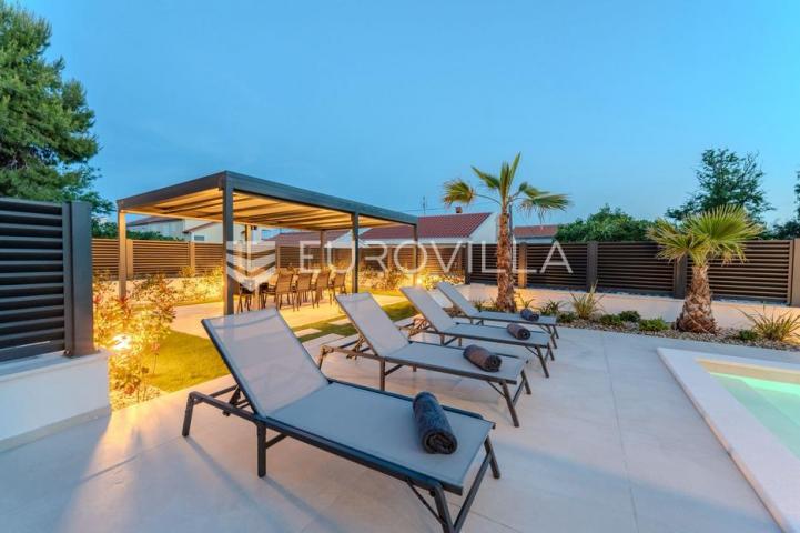 Zadar, Privlaka, ekskluzivna moderna vila s bazenom i wellness zonom