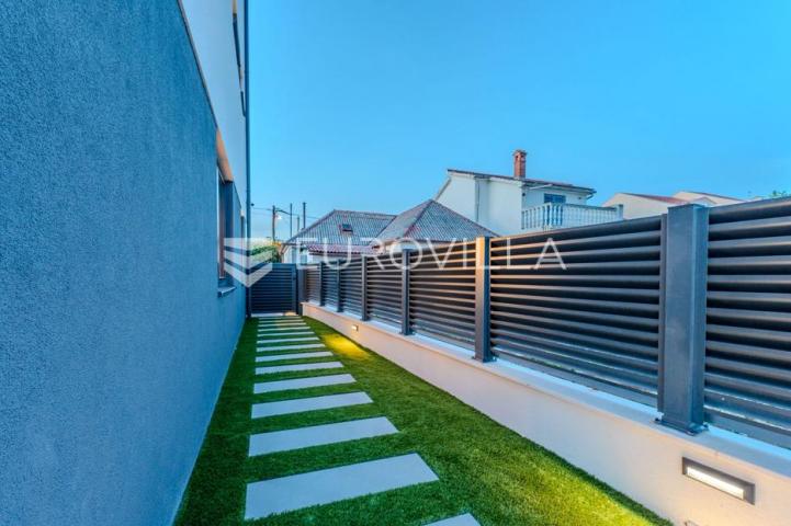 Zadar, Privlaka, ekskluzivna moderna vila s bazenom i wellness zonom