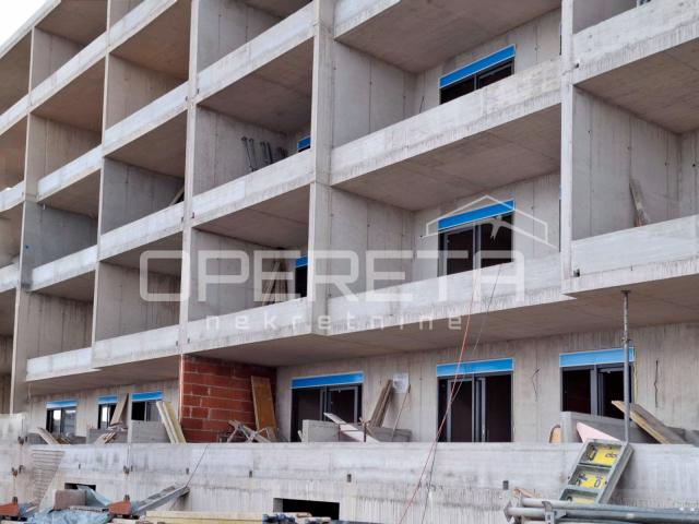 Novogradnja Makarska – Dvosobni stan 82,60 m² s balkonom i pogledom na more