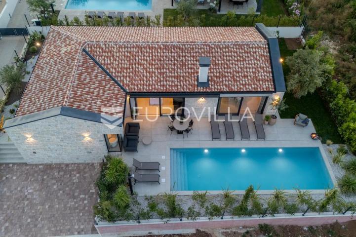 Istra, Poreč, prekrasna dizajnerska vila potpuno opremljena