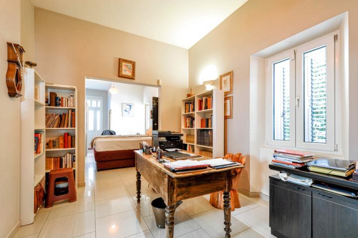 Prodaja, Kuća, 240m2 , Tivat