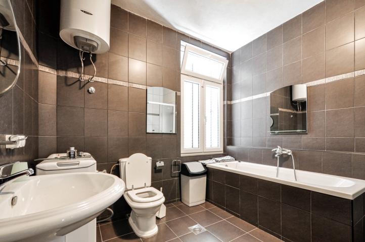 Prodaja, Kuća, 240m2 , Tivat