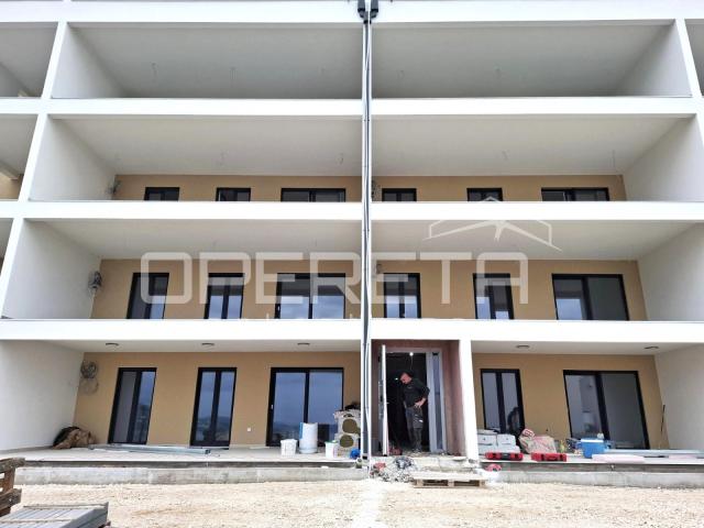 Komforan stan s pogledom na more i vrtom – Okrug Gornji/Čiovo
