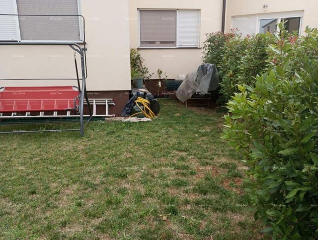 Stan Stan u prizemlju s velikim vrtom – Tar