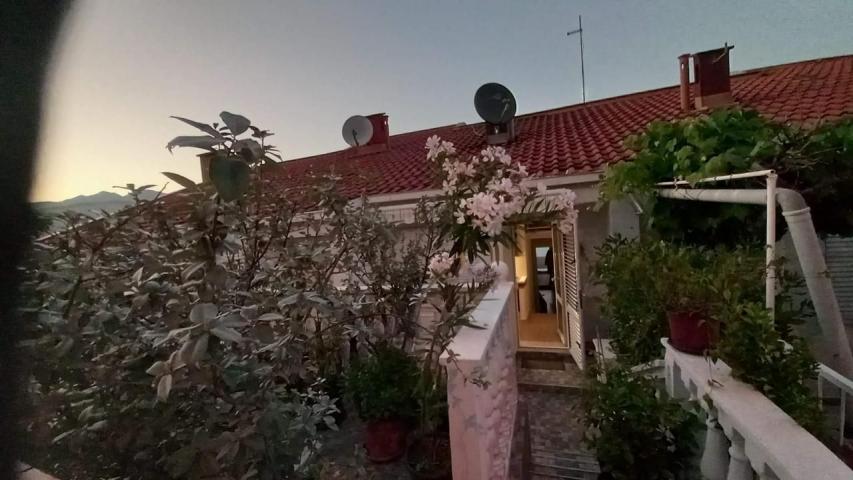 Prodaja dvosoban sa pogledom na more i parking mestom – Krasici, Tivat