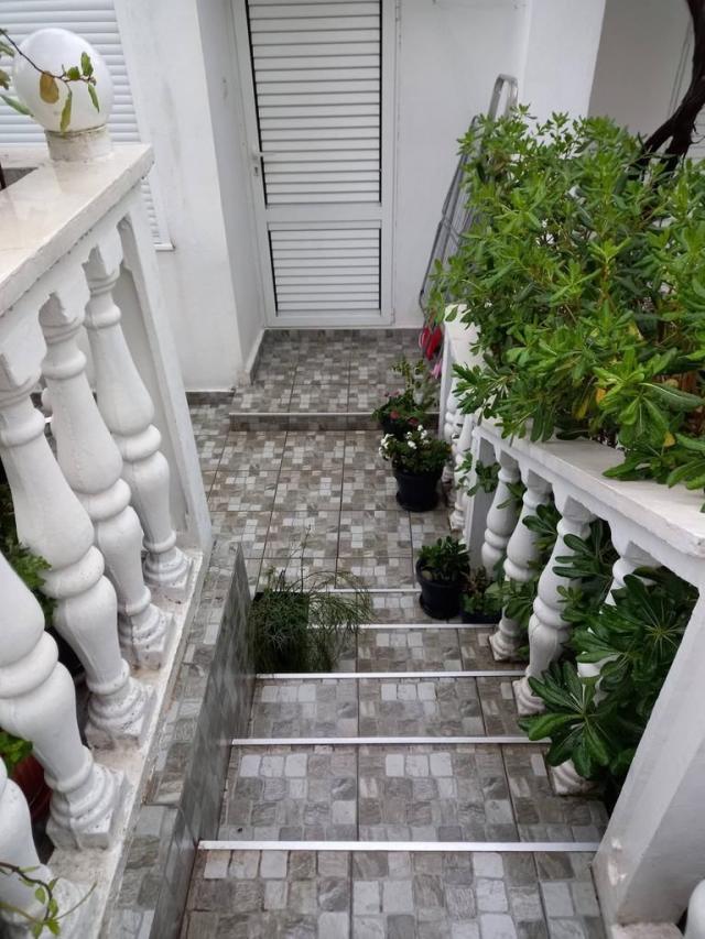 Prodaja dvosoban sa pogledom na more i parking mestom – Krasici, Tivat