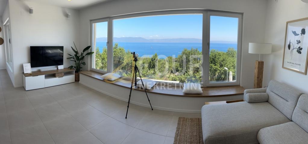 Istra, Labin, novogradnja, luskuzna vila s bazenom, 400m od mora