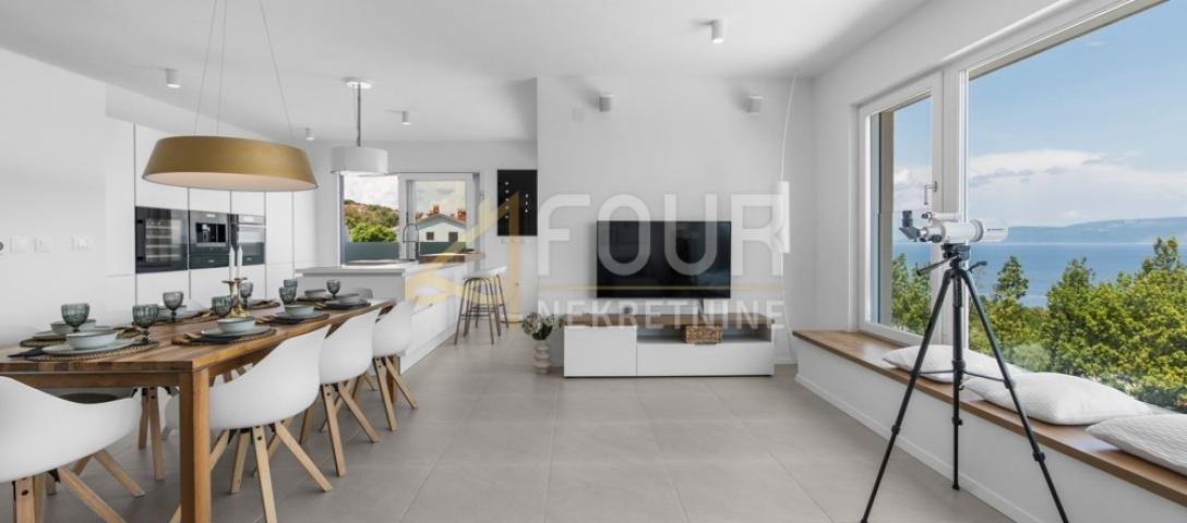 Istra, Labin, novogradnja, luskuzna vila s bazenom, 400m od mora