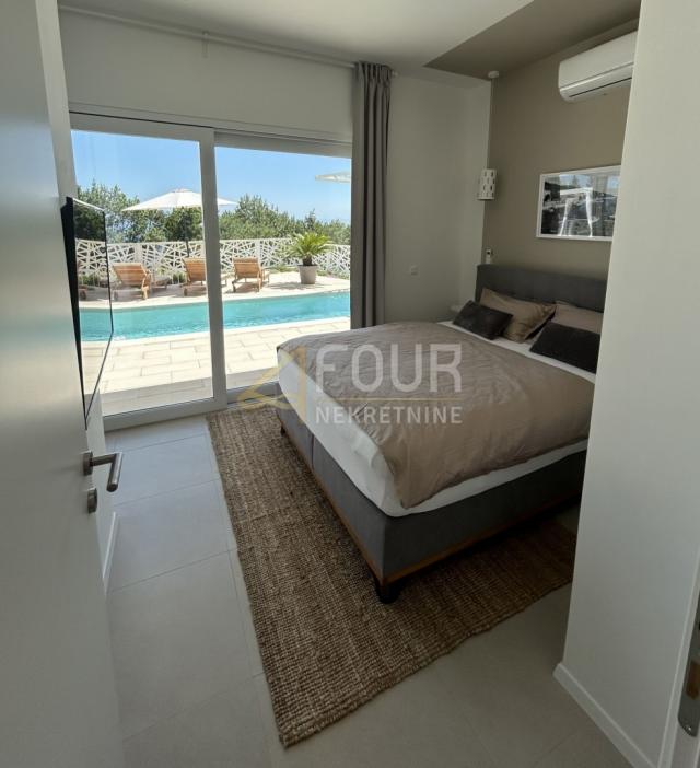 Istra, Labin, novogradnja, luskuzna vila s bazenom, 400m od mora