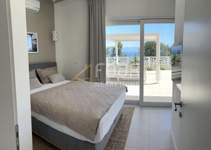 Istra, Labin, novogradnja, luskuzna vila s bazenom, 400m od mora