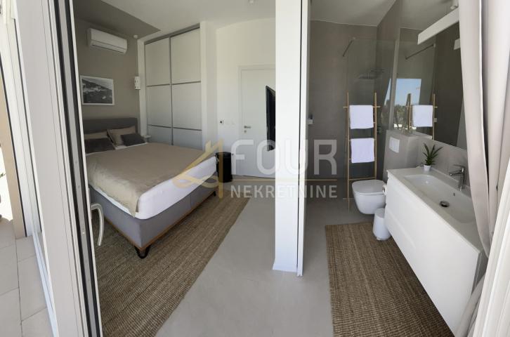 Istra, Labin, novogradnja, luskuzna vila s bazenom, 400m od mora