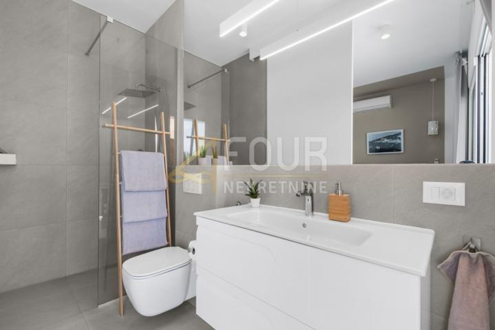 Istra, Labin, novogradnja, luskuzna vila s bazenom, 400m od mora