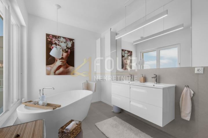 Istra, Labin, novogradnja, luskuzna vila s bazenom, 400m od mora