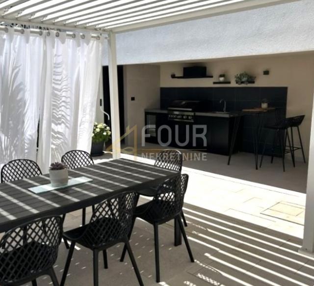 Istra, Labin, novogradnja, luskuzna vila s bazenom, 400m od mora
