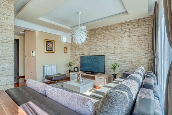 Prodaja luksuznog četvorosobnog duplex penthouse stana 188m² sa garažom i panoramskim pogledom na mo