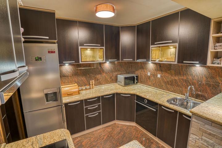 Prodaja luksuznog četvorosobnog duplex penthouse stana 188m² sa garažom i panoramskim pogledom na mo