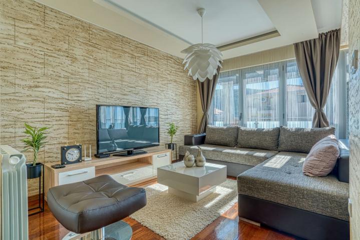 Prodaja luksuznog četvorosobnog duplex penthouse stana 188m² sa garažom i panoramskim pogledom na mo
