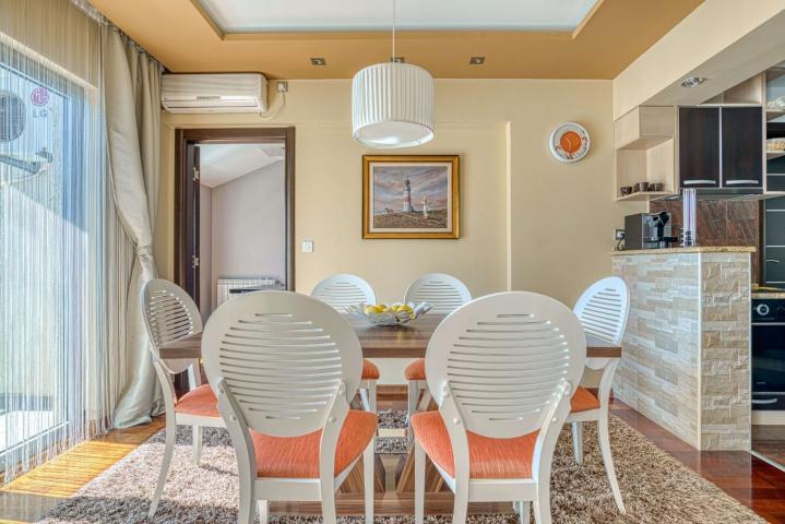 Prodaja luksuznog četvorosobnog duplex penthouse stana 188m² sa garažom i panoramskim pogledom na mo