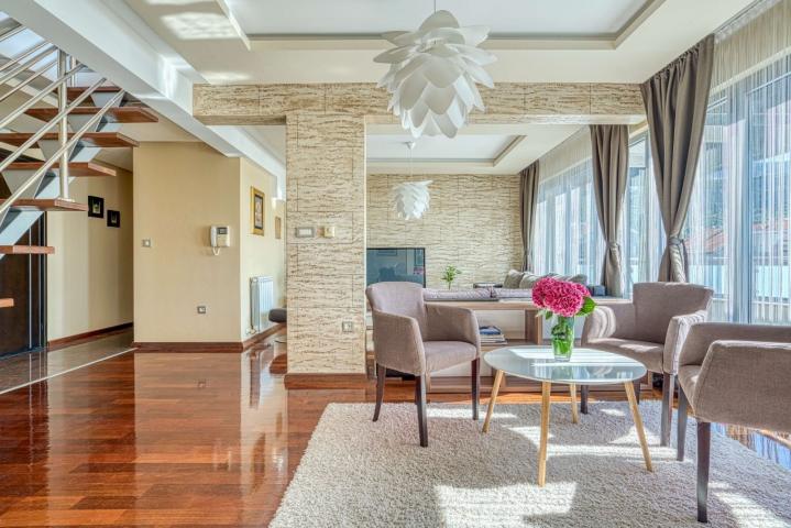 Prodaja luksuznog četvorosobnog duplex penthouse stana 188m² sa garažom i panoramskim pogledom na mo