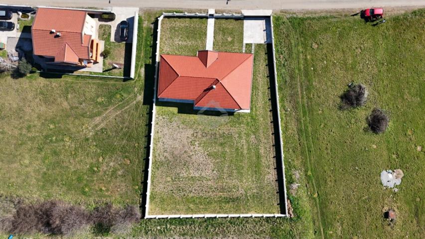Porodična kuća 200m2 na placu 1.300m2, Kokoti - Podgorica