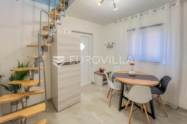 Istra, Novigrad okolica, šarmantan prostrani stan sa terasom, vrtom i malim odvojenim apartmanom