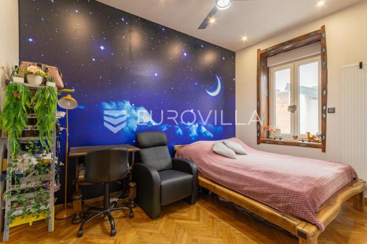 Varaždin, Centar, uređen četvorosoban stan, površine 99,78 m²