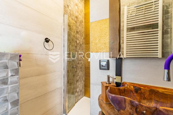Varaždin, Centar, uređen četvorosoban stan, površine 99,78 m²
