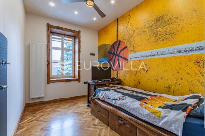 Varaždin, Centar, uređen četvorosoban stan, površine 99,78 m²