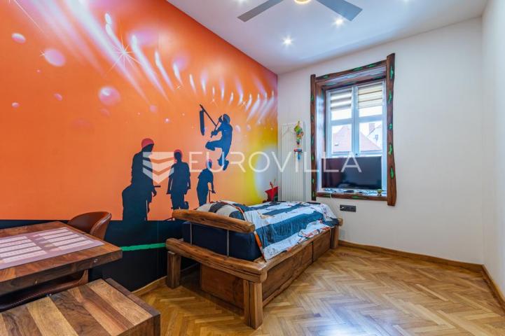 Varaždin, Centar, uređen četvorosoban stan, površine 99,78 m²