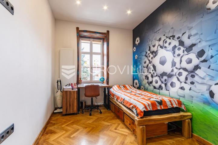 Varaždin, Centar, uređen četvorosoban stan, površine 99,78 m²