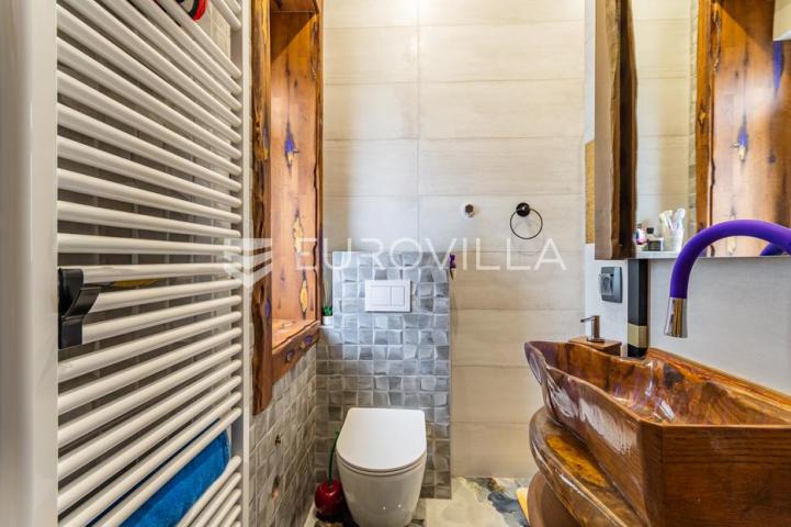 Varaždin, Centar, uređen četvorosoban stan, površine 99,78 m²