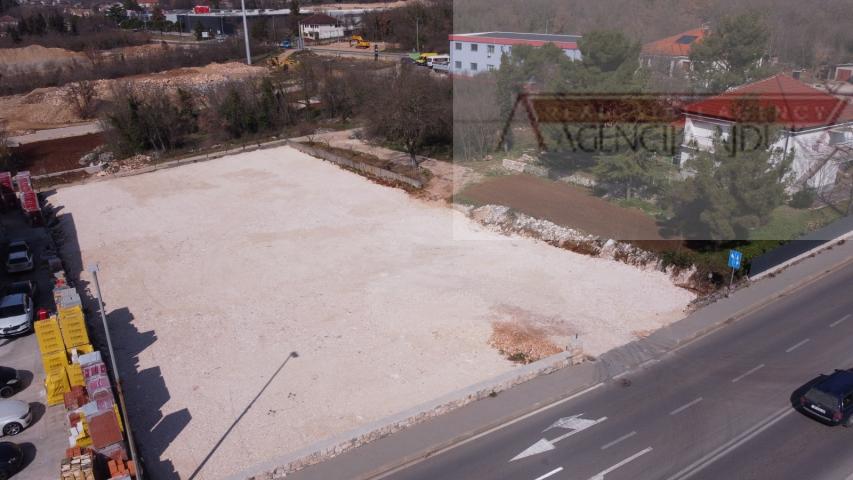 Imotski najam građevinskog zemljišta 2149 m2 - TOP lokacija - dugoročno