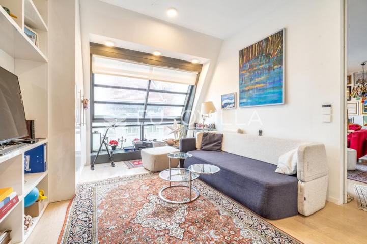 Ban centar, luksuzan, komforan trosoban stan površine 105 m² garaža
