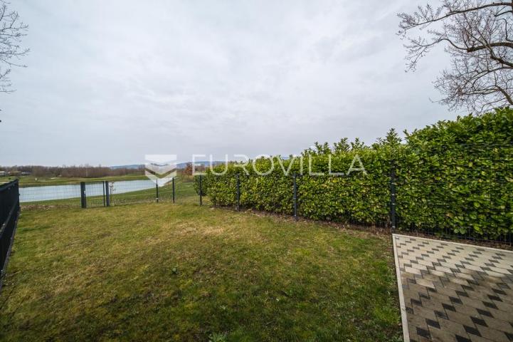 Novi Zagreb, Golf Resort, moderna četverosobna kuća u nizu s vrtom, 4 parkirnih mjesta