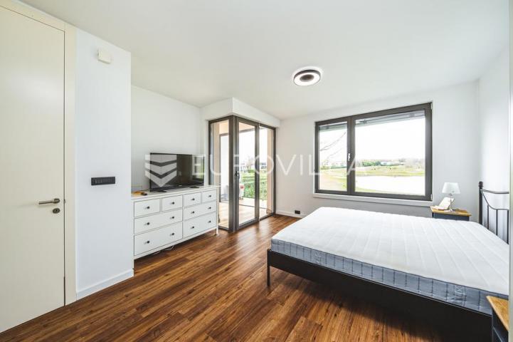 Novi Zagreb, Golf Resort, moderna četverosobna kuća u nizu s vrtom, 4 parkirnih mjesta