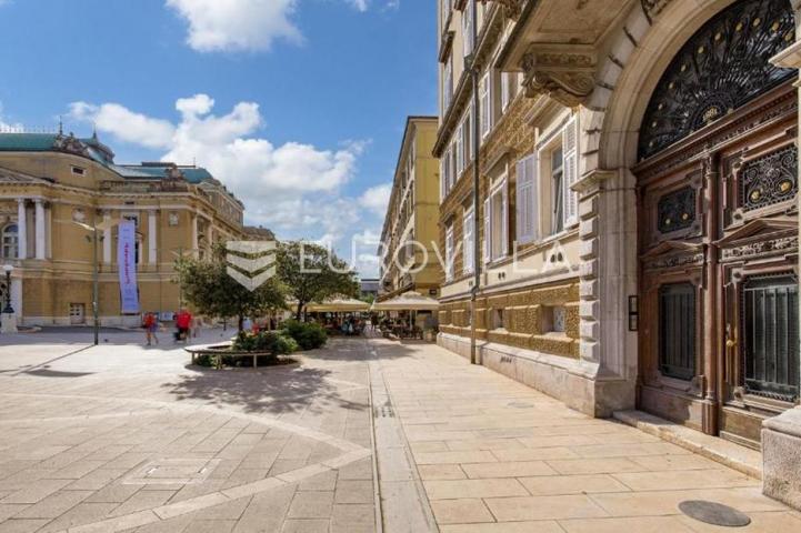 Rijeka, Centar, dva luksuzna studio apartmana u strogom centru