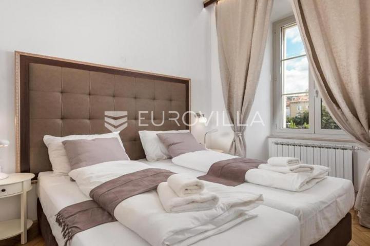 Rijeka, Centar, dva luksuzna studio apartmana u strogom centru