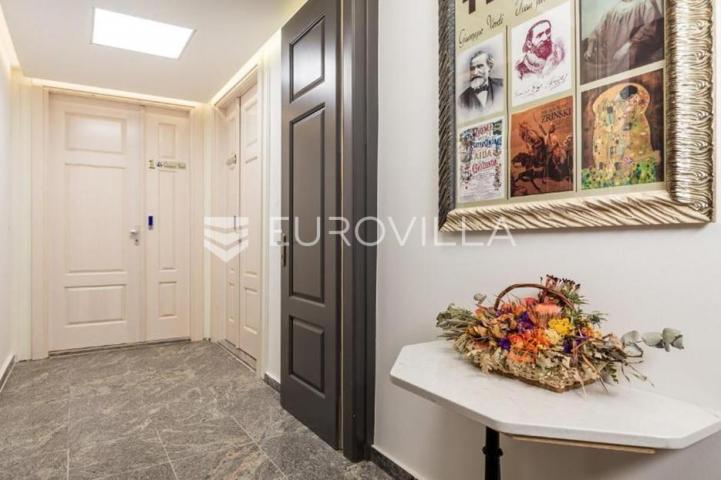 Rijeka, Centar, dva luksuzna studio apartmana u strogom centru