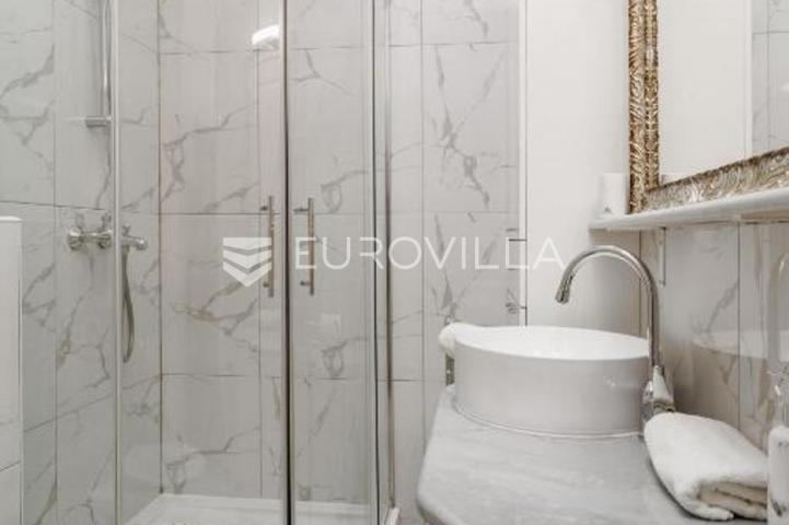 Rijeka, Centar, dva luksuzna studio apartmana u strogom centru