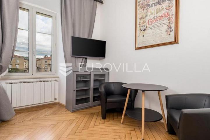 Rijeka, Centar, dva luksuzna studio apartmana u strogom centru