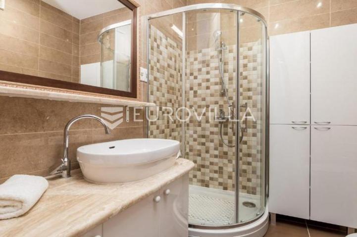 Rijeka, Centar, dva luksuzna studio apartmana u strogom centru