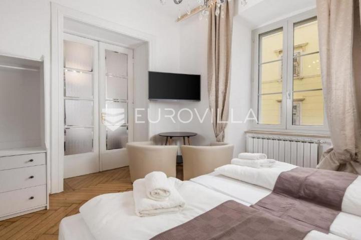 Rijeka, Centar, dva luksuzna studio apartmana u strogom centru