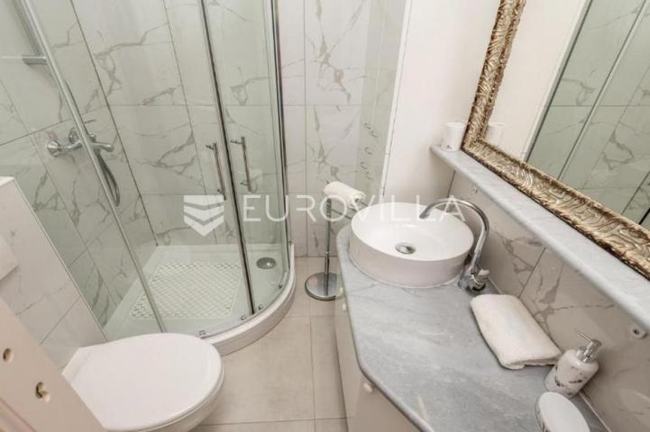 Rijeka, Centar, dva luksuzna studio apartmana u strogom centru