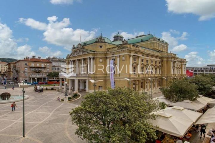 Rijeka, Centar, dva luksuzna studio apartmana u strogom centru