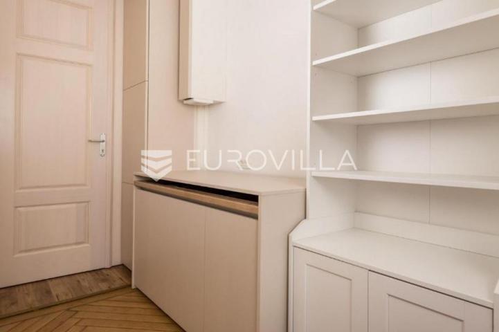 Rijeka, Centar, dva luksuzna studio apartmana u strogom centru
